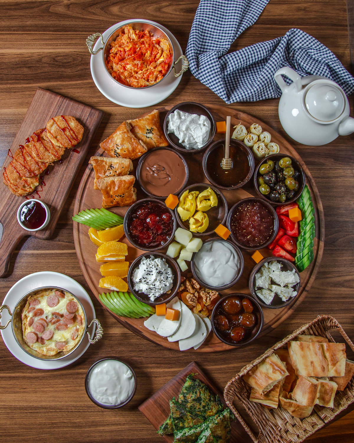 Breakfast — geleneksel Türk kahvaltısı